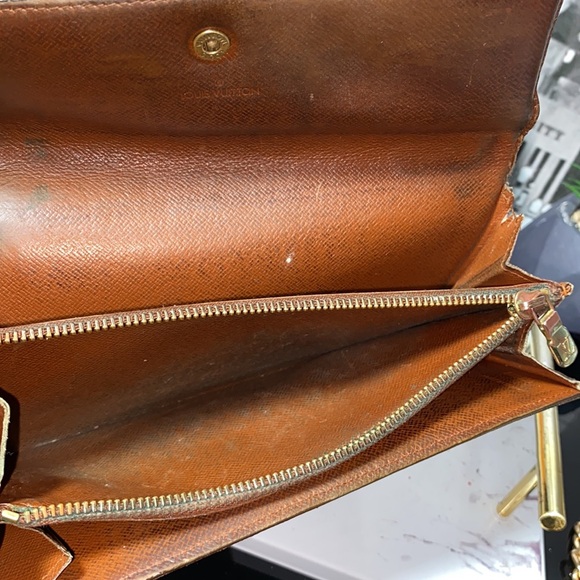 Authentic Louis Vuitton Monogram Sarah Wallet - Picture 14 of 15